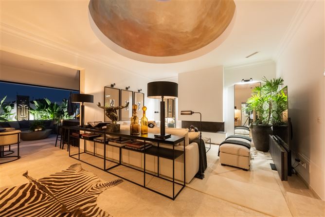 Spain, Marbella, Marbella Golden Mile - 740-00423P