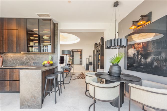 Spain, Marbella, Marbella Golden Mile - 740-00423P