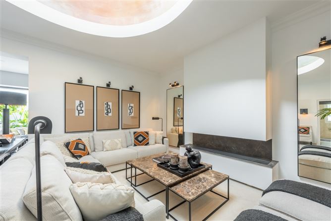 Spain, Marbella, Marbella Golden Mile - 740-00423P