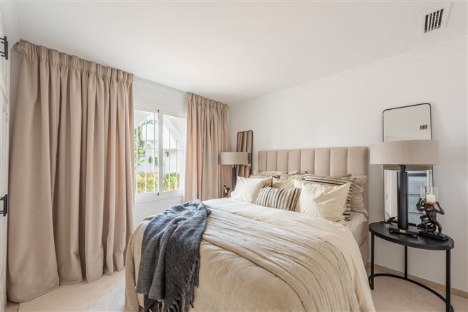 Spain, Marbella, Marbella Golden Mile - 740-00423P