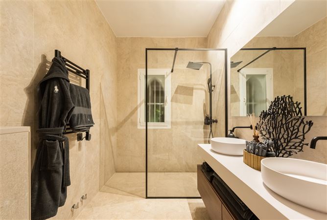 Spain, Marbella, Marbella Golden Mile - 740-00423P