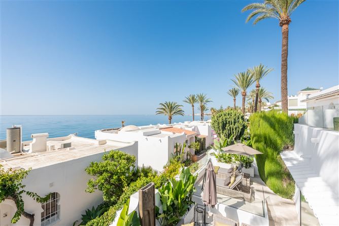 Spain, Marbella, Marbella Golden Mile - 740-00423P