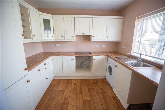 18 Cois Teampaill, Newcastle West, Co. Limerick