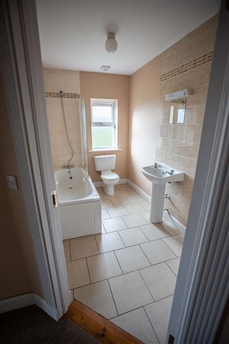 18 Cois Teampaill, Newcastle West, Co. Limerick