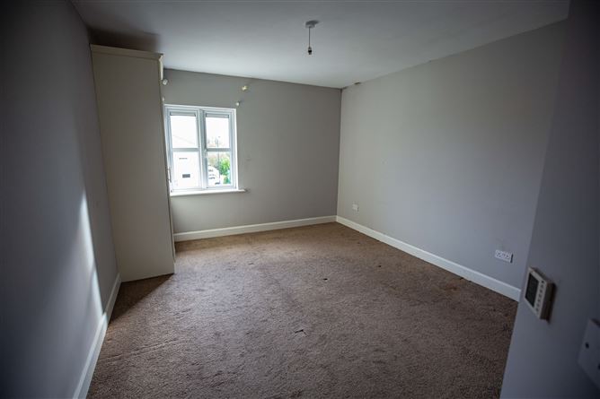 18 Cois Teampaill, Newcastle West, Co. Limerick