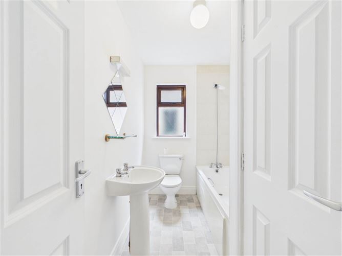 Photo 18 of 25 — 16 Fortbarrington Drive, Dun Brinn, Athy, County Kildare