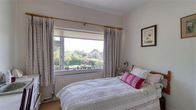 "Roslevin", Ballinakill Road, Abbeyleix, Co. Laois