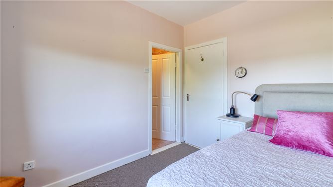 "Roslevin", Ballinakill Road, Abbeyleix, Co. Laois