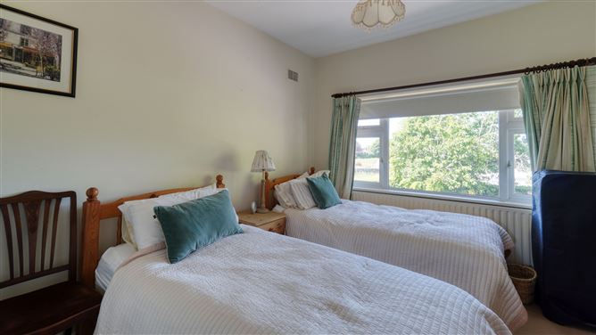 "Roslevin", Ballinakill Road, Abbeyleix, Co. Laois