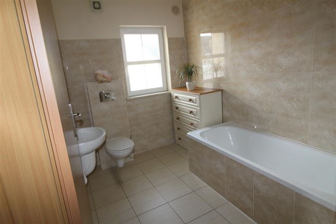 12 Bramble Hill, Mohill, Leitrim