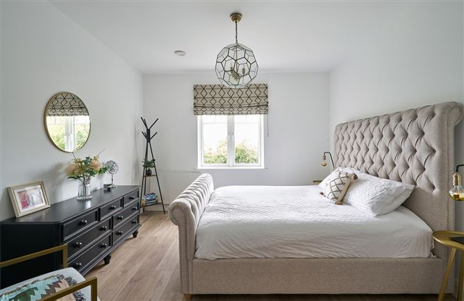 8 Thormanby Hill, Howth,   Dublin 13