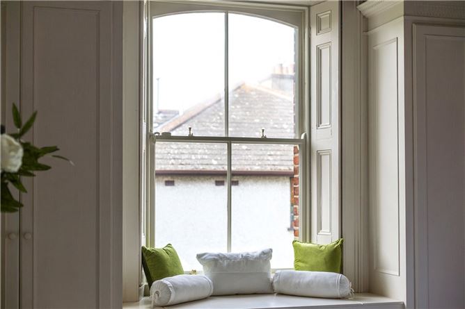 https://photos-a.propertyimages.ie/media/2/1/1/4828112/b950b983-cd45-4289-8722-ff85d8d05906_l.jpg