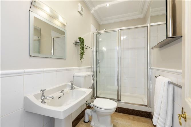 https://photos-a.propertyimages.ie/media/2/1/1/4828112/b950b983-cd45-4289-8722-ff85d8d05906_l.jpg