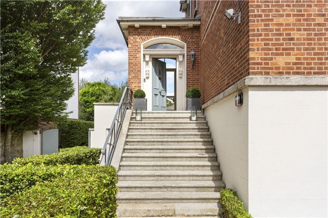 https://photos-a.propertyimages.ie/media/2/1/1/4828112/b950b983-cd45-4289-8722-ff85d8d05906_l.jpg