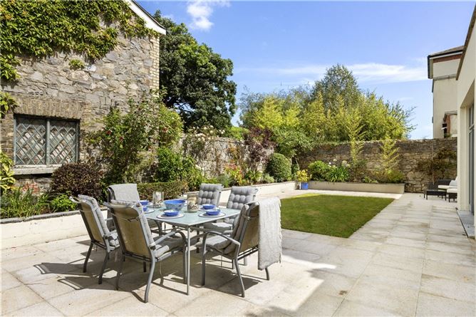 https://photos-a.propertyimages.ie/media/2/1/1/4828112/b950b983-cd45-4289-8722-ff85d8d05906_l.jpg