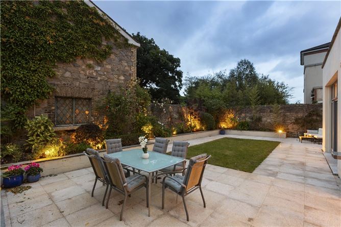 https://photos-a.propertyimages.ie/media/2/1/1/4828112/b950b983-cd45-4289-8722-ff85d8d05906_l.jpg