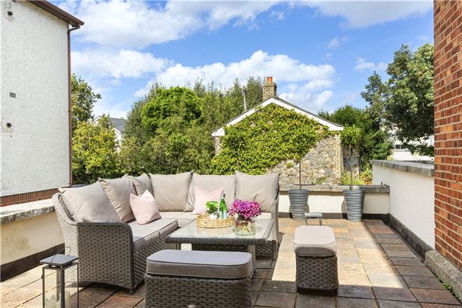 https://photos-a.propertyimages.ie/media/2/1/1/4828112/b950b983-cd45-4289-8722-ff85d8d05906_l.jpg