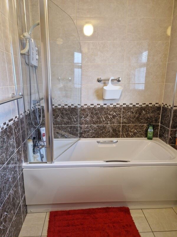 Large room **Hosting females only**, Dublin