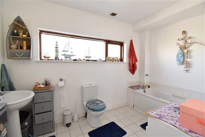 2 Chaplains Row , Clondalkin, Dublin 22