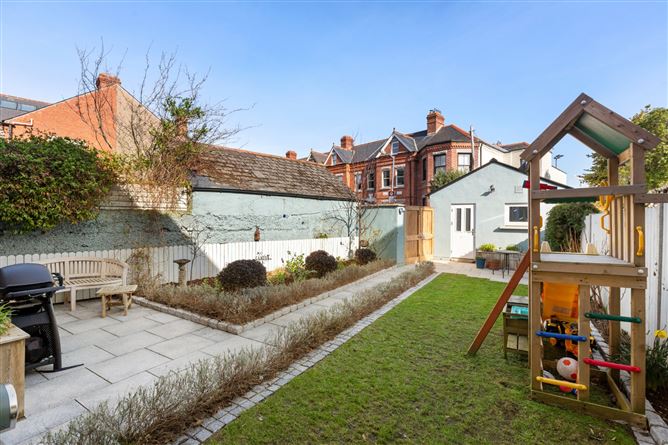 11 Holyrood Park, Off Sandymount Avenue, Sandymount, Dublin 4
