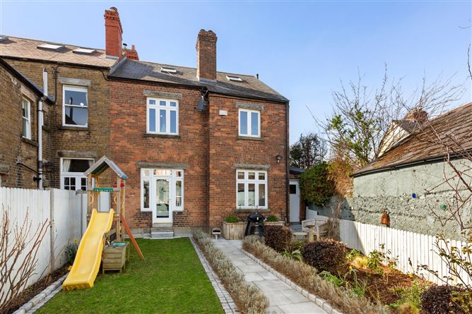 11 Holyrood Park, Off Sandymount Avenue, Sandymount, Dublin 4