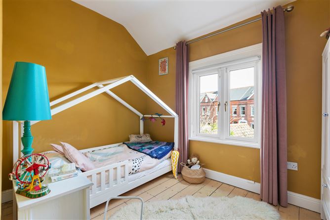 11 Holyrood Park, Off Sandymount Avenue, Sandymount, Dublin 4