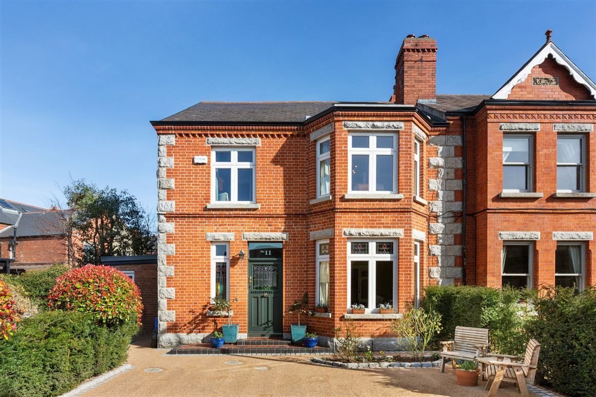 11 Holyrood Park, Off Sandymount Avenue, Sandymount, Dublin 4