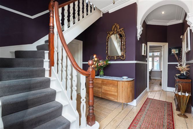 11 Holyrood Park, Off Sandymount Avenue, Sandymount, Dublin 4
