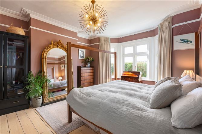11 Holyrood Park, Off Sandymount Avenue, Sandymount, Dublin 4