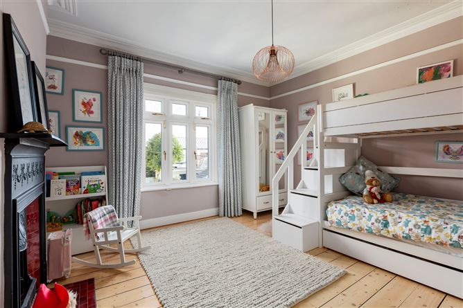 11 Holyrood Park, Off Sandymount Avenue, Sandymount, Dublin 4