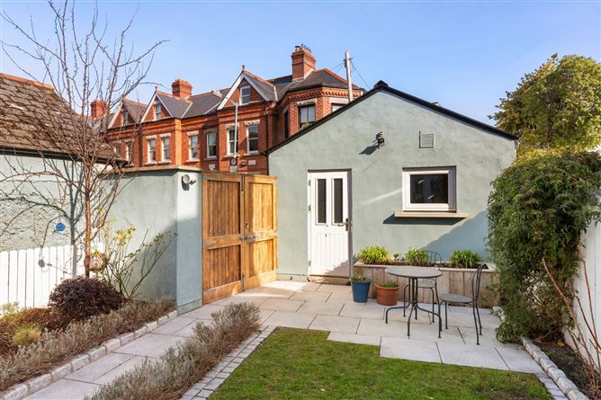 11 Holyrood Park, Off Sandymount Avenue, Sandymount, Dublin 4