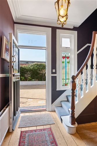 11 Holyrood Park, Off Sandymount Avenue, Sandymount, Dublin 4