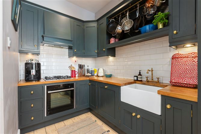 11 Holyrood Park, Off Sandymount Avenue, Sandymount, Dublin 4
