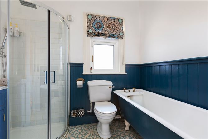 11 Holyrood Park, Off Sandymount Avenue, Sandymount, Dublin 4