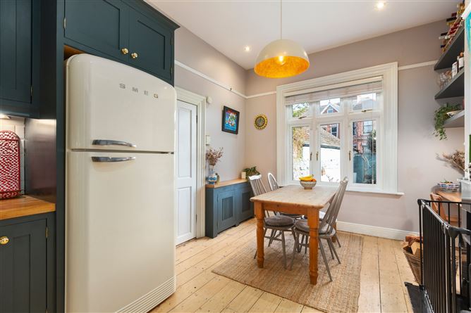 11 Holyrood Park, Off Sandymount Avenue, Sandymount, Dublin 4