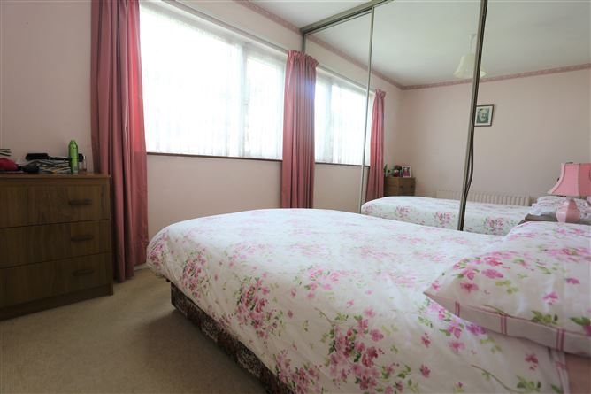 24 Oakcourt Park, Palmerstown,   Dublin 20