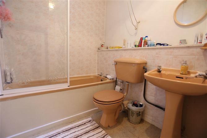 24 Oakcourt Park, Palmerstown,   Dublin 20