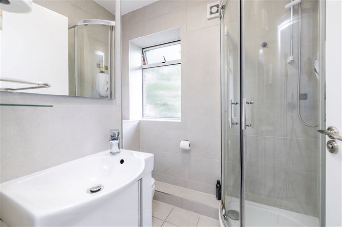 https://photos-a.propertyimages.ie/media/2/1/2/4936212/fa5479ed-148d-4856-ab6d-2d94be28fd5c_l.jpg