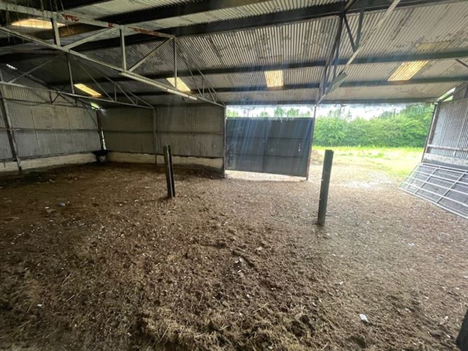 17 individual stables on C. 6 Acres at Poulpeastry, Clonroche, Wexford