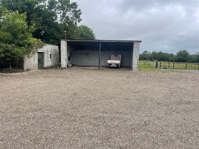 17 individual stables on C. 6 Acres at Poulpeastry, Clonroche, Wexford