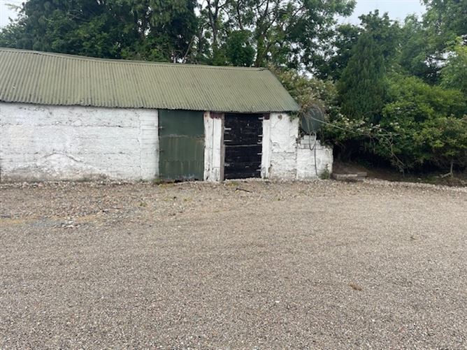 17 individual stables on C. 6 Acres at Poulpeastry, Clonroche, Wexford