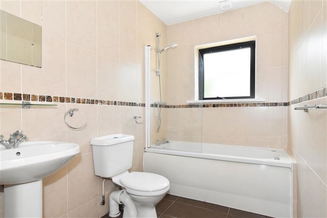 13 Cuirt an Dolain, Fairhill Court, Fairhill Road Upper, Claddagh, Galway