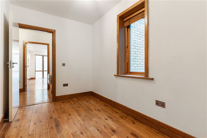 4 Violet Lodge, 43 Essex St East,, Temple Bar, Dublin 2