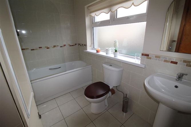 Shannon Lodge, Quay Road, Carrick-on-shannon, Leitrim, Leitrim
