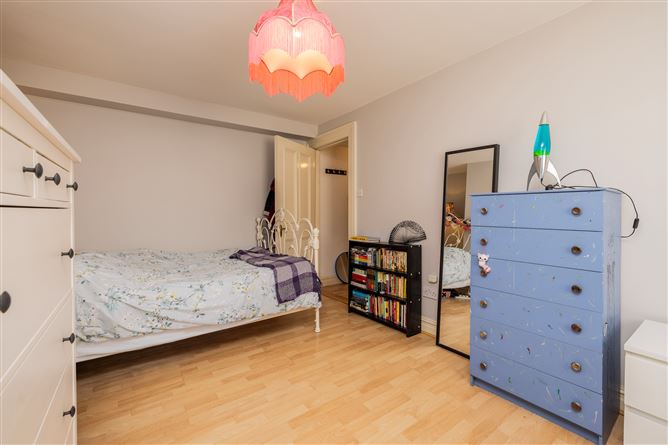 https://photos-a.propertyimages.ie/media/2/1/4/4994412/630c9aab-dfda-4fec-90a4-878ab3c96606_l.jpg