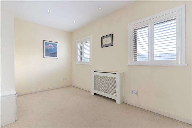 44 Simmonscourt Castle, Simmonscourt Road, Ballsbridge, Dublin 4