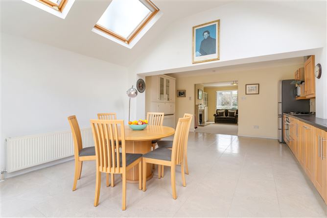 44 Simmonscourt Castle, Simmonscourt Road, Ballsbridge, Dublin 4