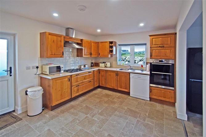 3 Bed in Roundstone,Roundstone,  Galway