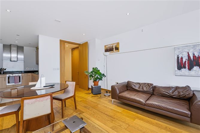 52 CLONCURRY HOUSE, IFSC, Dublin 1