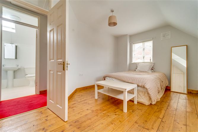 10 Cavalry Row, Stoneybatter, Dublin 7